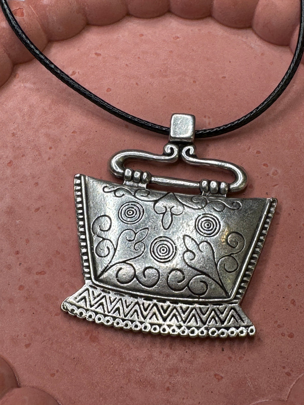 Ατσάλινo κολιέ μακρύ με κορδόνι με boho στοιχείο από κράμα μετάλλων