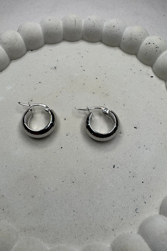 Ατσάλινα σκουλαρίκια κρίκοι ασημί Ily 1,6εκ