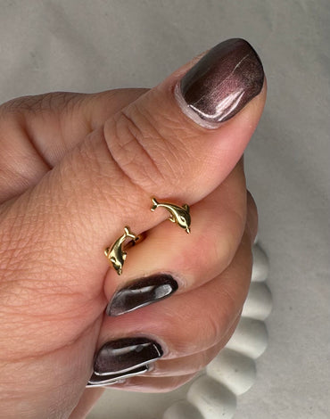 Aτσάλινα σκουλαρίκια χρυσά βιδωτά δελφινάκια (Ιδανικά για όλες τις τρύπες του αυτιού π.χ. τράγος, helix, κ.α.)