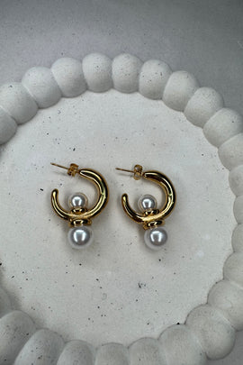 Ατσάλινα σκουλαρίκια καρφωτά χρυσά με πέρλες