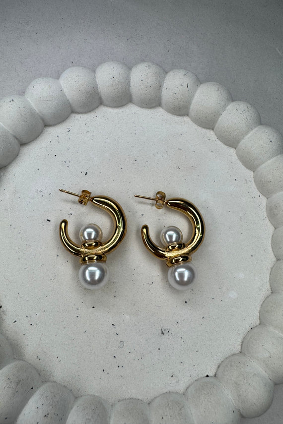 Ατσάλινα σκουλαρίκια καρφωτά χρυσά με πέρλες