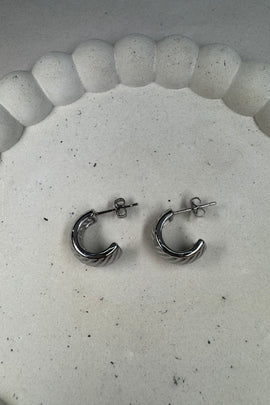 Ατσάλινα σκουλαρίκια καρφωτά ασημί Elsa