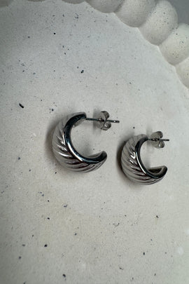 Ατσάλινα σκουλαρίκια καρφωτά ασημί Elsa