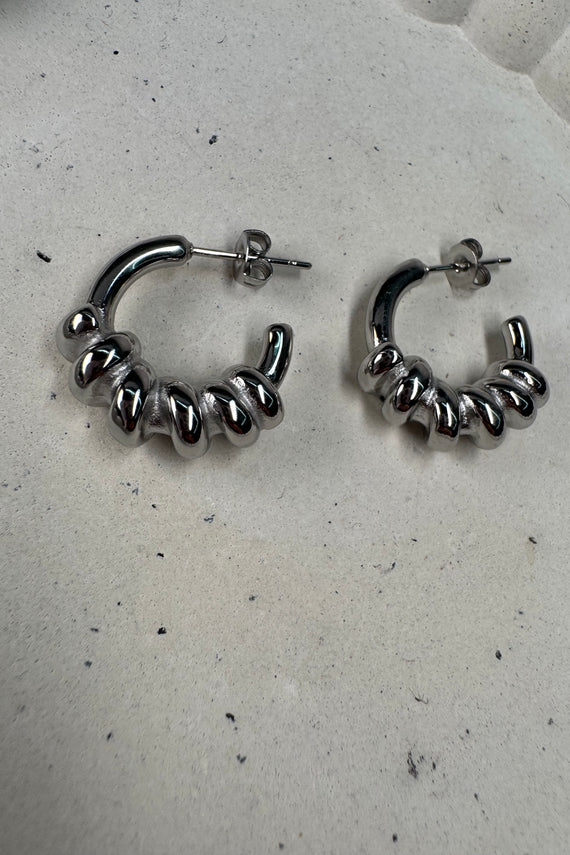 Ατσάλινα σκουλαρίκια καρφωτά ασημί Cindy