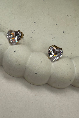 Ατσάλινα σκουλαρίκια καρφωτά χρυσά με κρύσταλλα καρδιές