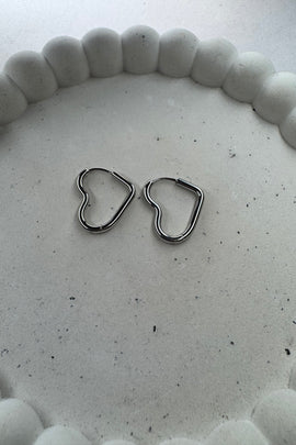 Ατσάλινα σκουλαρίκια κρίκοι καρδιές ασημί
