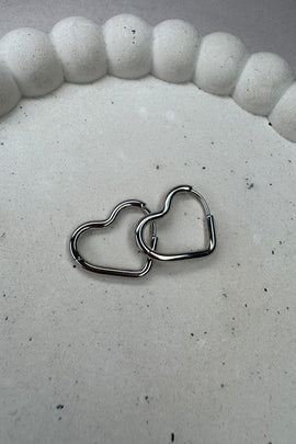 Ατσάλινα σκουλαρίκια κρίκοι καρδιές ασημί