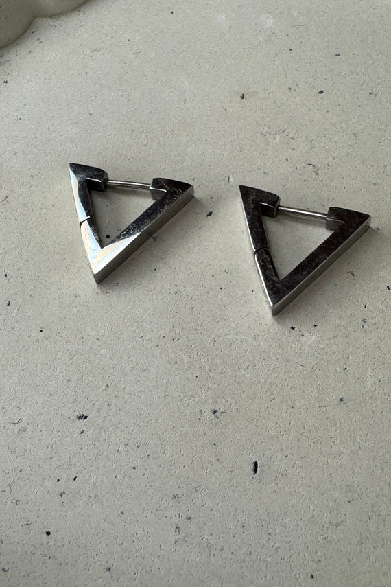 Ατσάλινα σκουλαρίκια κρίκοι V Basic 1,5*1,3εκ