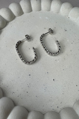 Ατσάλινα σκουλαρίκια κρίκοι ασημί οβάλ πλεκτοί καρφωτά