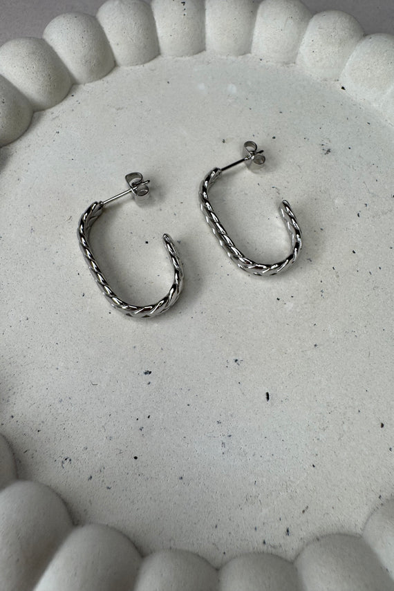 Ατσάλινα σκουλαρίκια κρίκοι ασημί οβάλ πλεκτοί καρφωτά