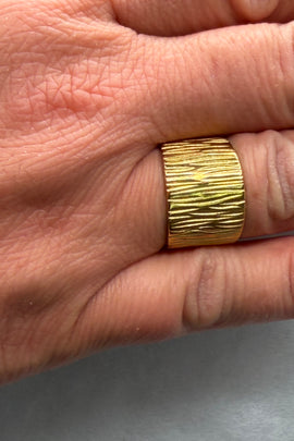 Ατσάλινο δαχτυλίδι χρυσό με γραμμές one size