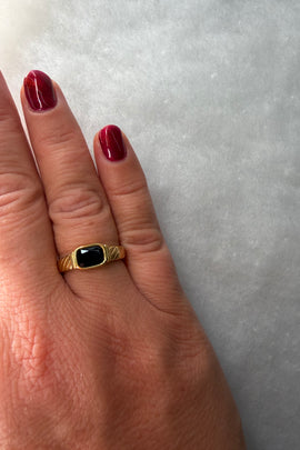 Ατσάλινο Δαχτυλίδι χρυσό με μαύρη πέτρα