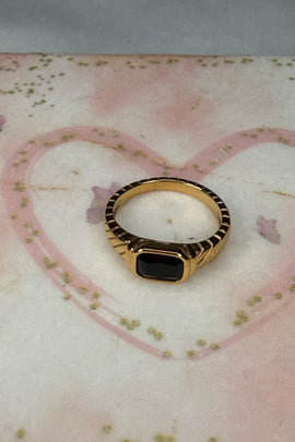 Ατσάλινο Δαχτυλίδι χρυσό με μαύρη πέτρα