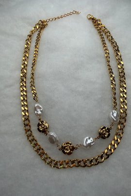 Ατσάλινο κολιέ χρυσό διπλό με χοντρή αλυσίδα, πέρλες και φλουριά