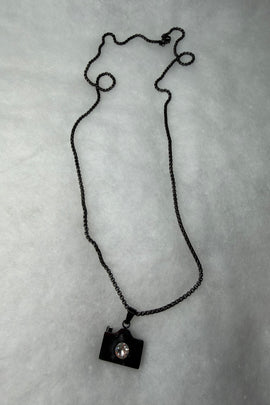 Ατσάλινο κολιέ μαύρο με φωτογραφική μηχανή