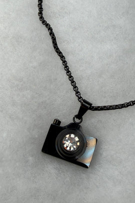 Ατσάλινο κολιέ μαύρο με φωτογραφική μηχανή