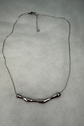 Ατσάλινο κολιέ ασημί με μακριά μπάρα