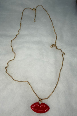 Ατσάλινο κολιέ χρυσό με κόκκινα χείλη