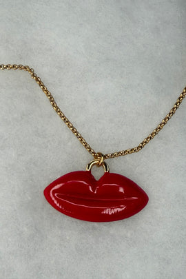 Ατσάλινο κολιέ χρυσό με κόκκινα χείλη