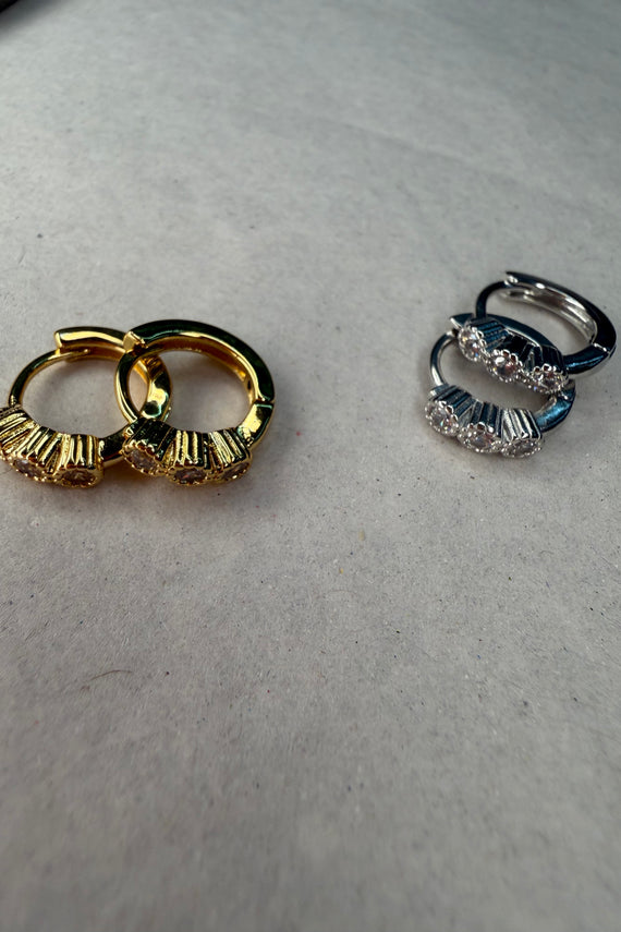 Ορειχάλκινα σκουλαρίκια κρίκοι με τρία κρύσταλλα