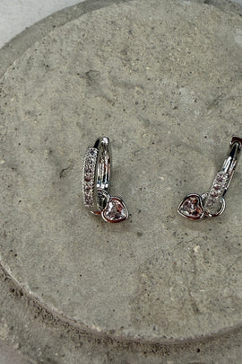 Ορειχάλκινα σκουλαρίκια κρίκοι ασημί με κρύσταλλενια καρδιά