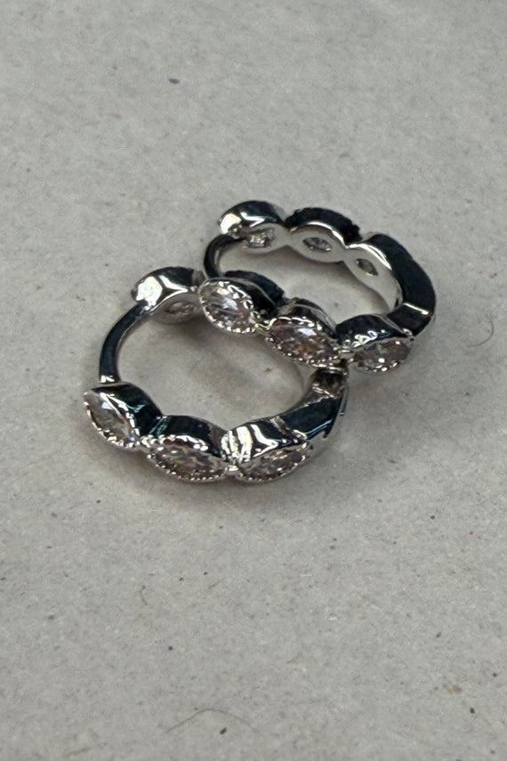 Ορειχάλκινα σκουλαρίκια κρίκοι ασημί με κρύσταλλα σταγόνα