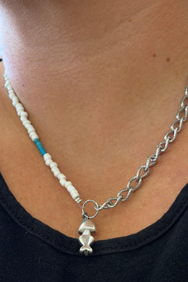 Ατσάλινο κολιέ ασημί Pearl Fish με γυάλινες χάντρες White Blue